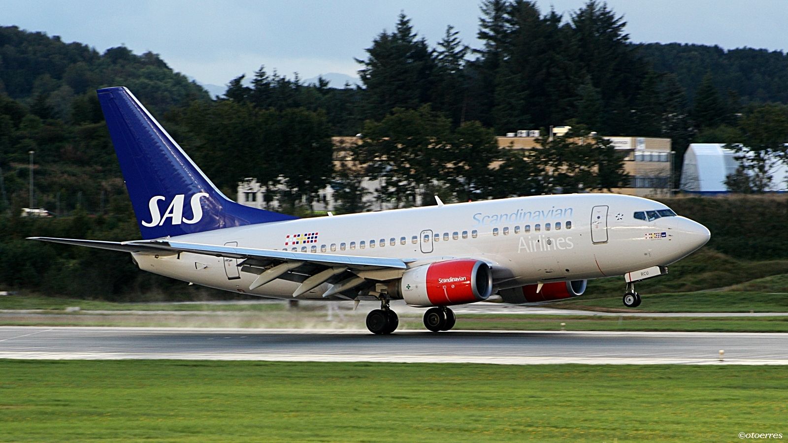 SAS B 737 landing Sola