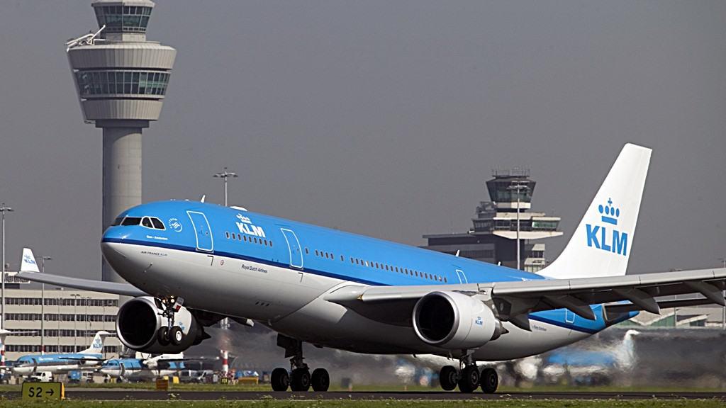 KLM - Boeing 777 - in take offÂ© Capital Photos (for KLM)