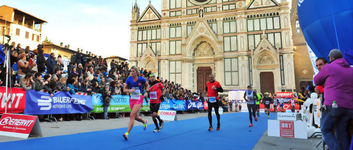 Trude Håland i innspurten på Firenze Marathon. (bildekilde: klm)