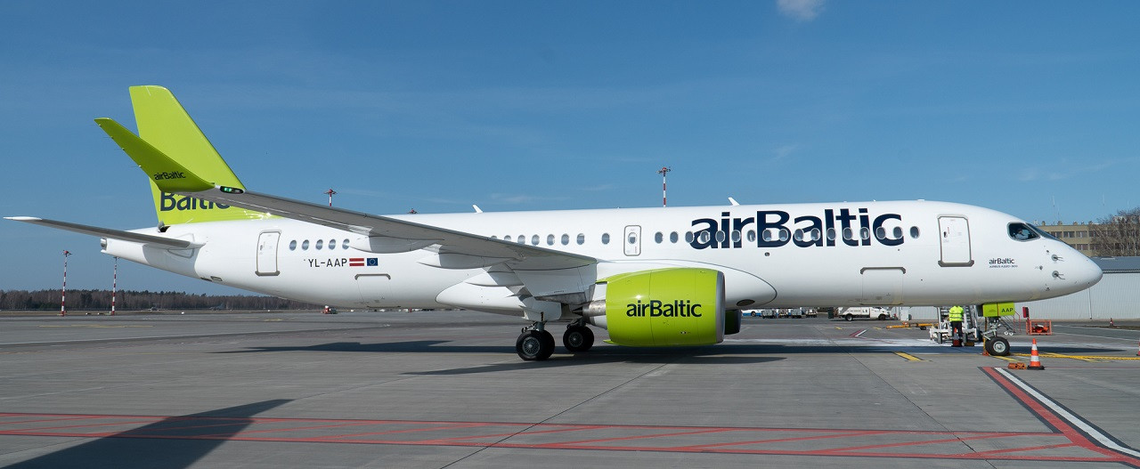 A 220-300 nr. 16  landet på  Riga Airport lørdag den 30. mars.
(Fotokilde: airBaltic)