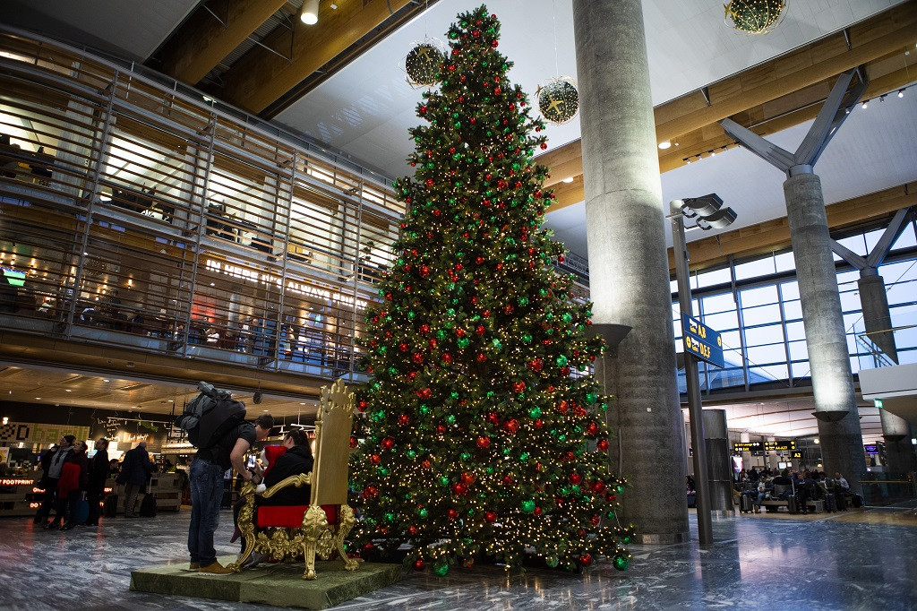 Juletre - avganshall - Avinor Oslo lufthavn - Gardermoen- 2019