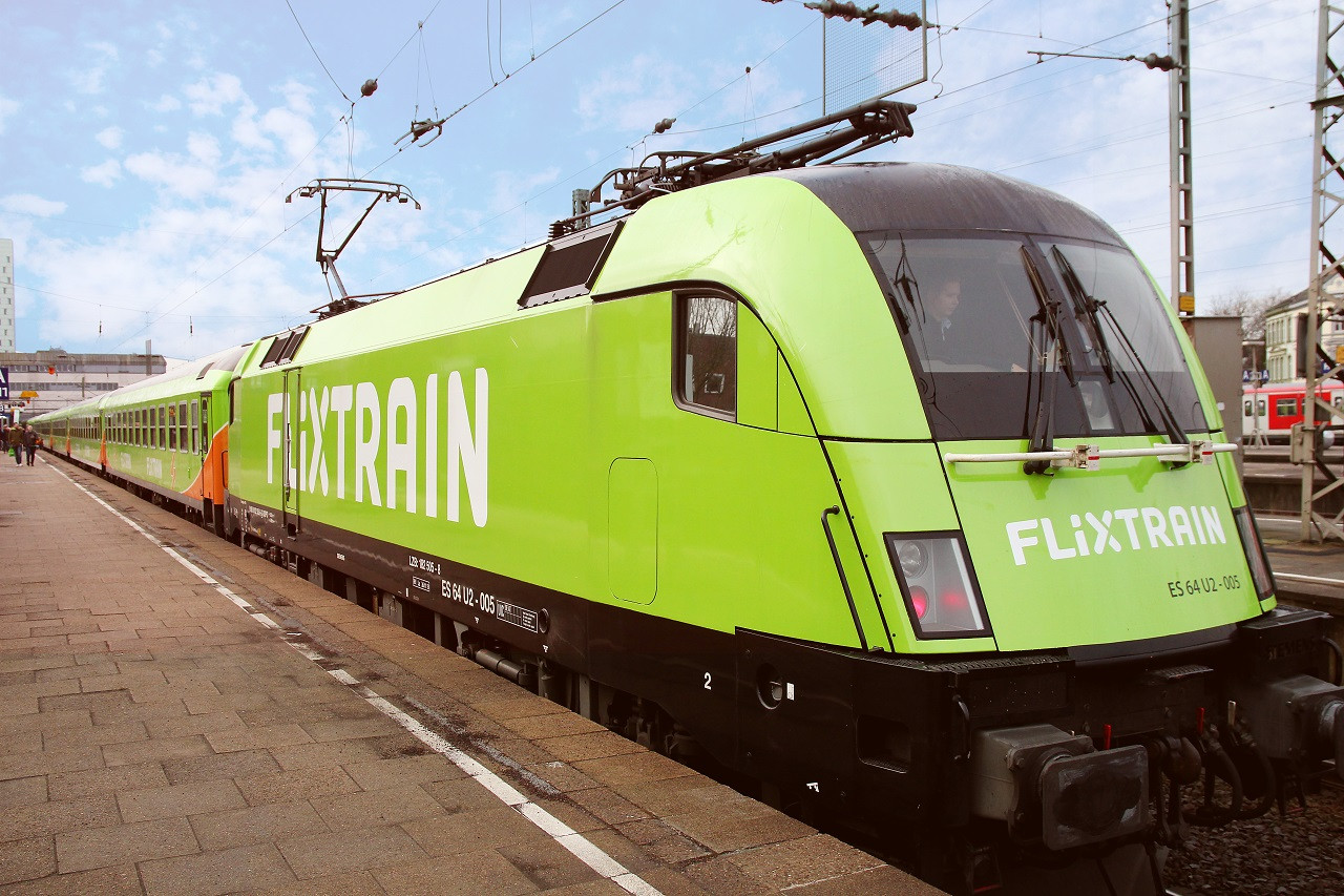 Lokomotiv - Flix Train - Hamburg-Altona - free for editorial purposes