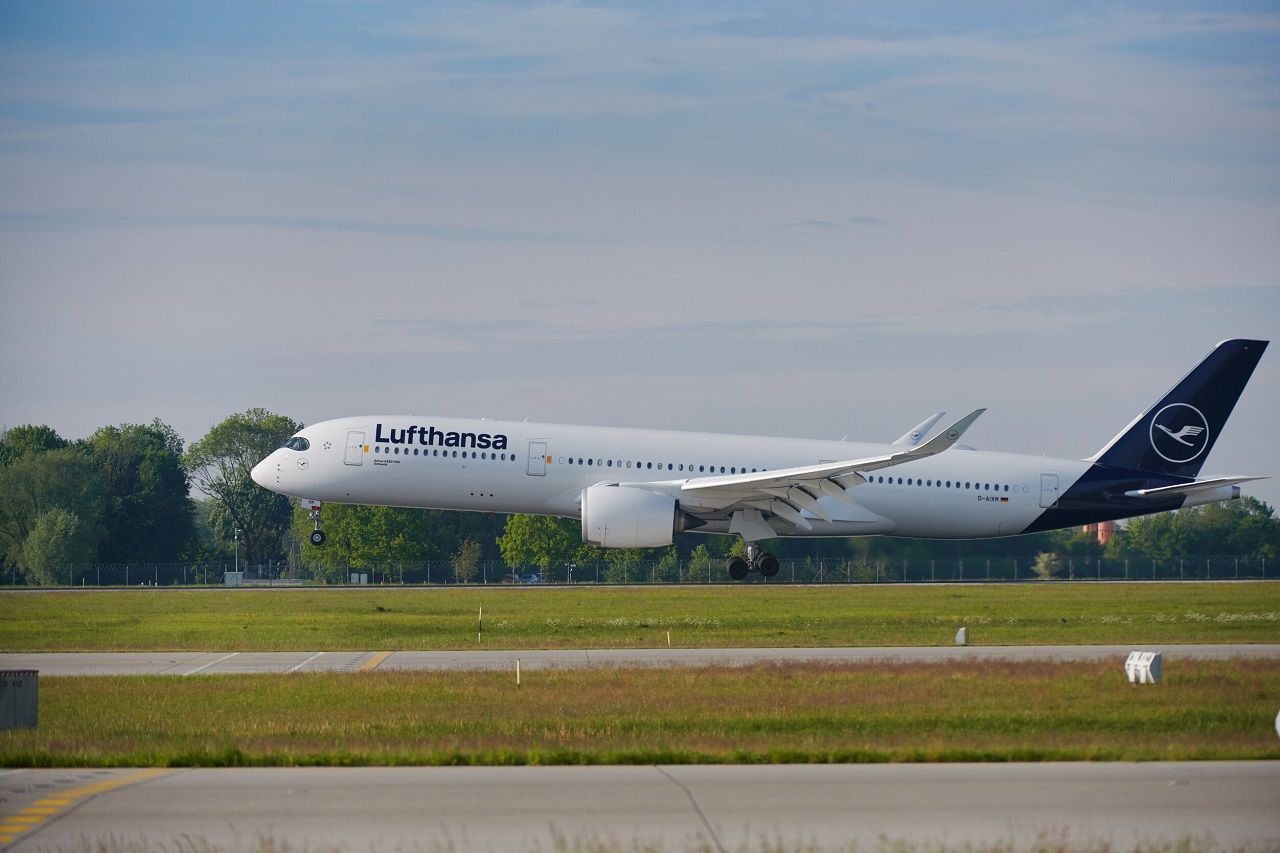 Lufthansa - Airbus A 350 - Take off