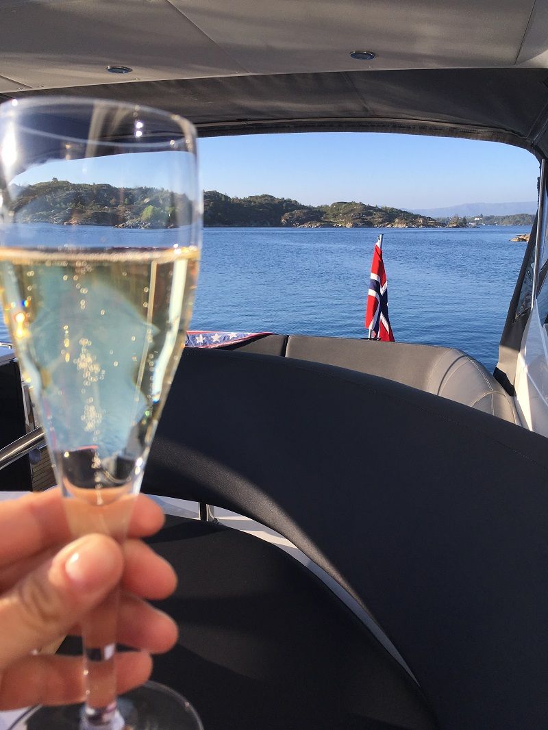 Champagneglass - Fritidsbåt - Fjord - Frende