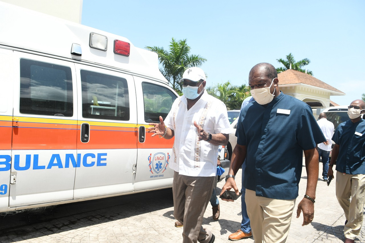 Jamaica Vaccine Drive - Covid-19 - Vaksinering - Reiselivsmedarbeidere