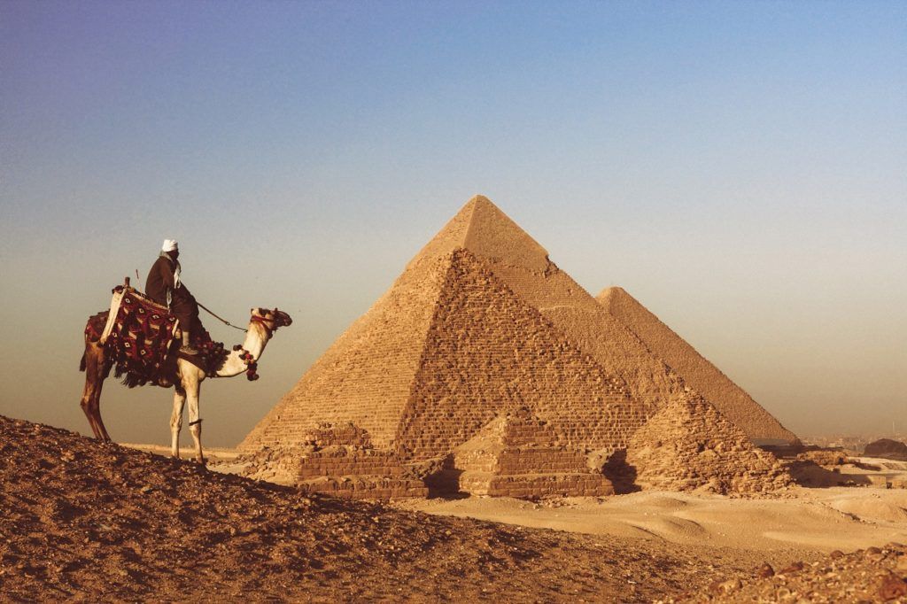 Beduin - Pyramide - Egypt - Celebrity
