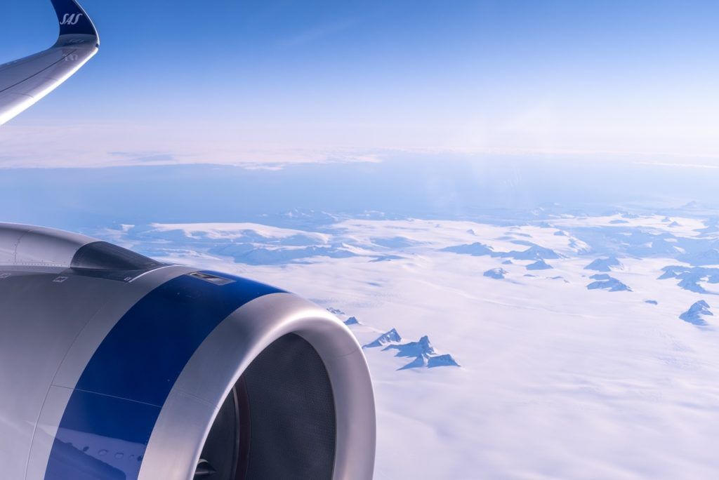 SAS - flymotor - utsikt passasjerkabin - snødekte vidder 