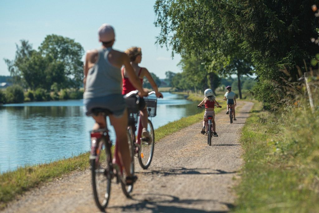 Syklister - Nasjonal sykkelvei - Sykkelsti - Göta kanal - Sverige 