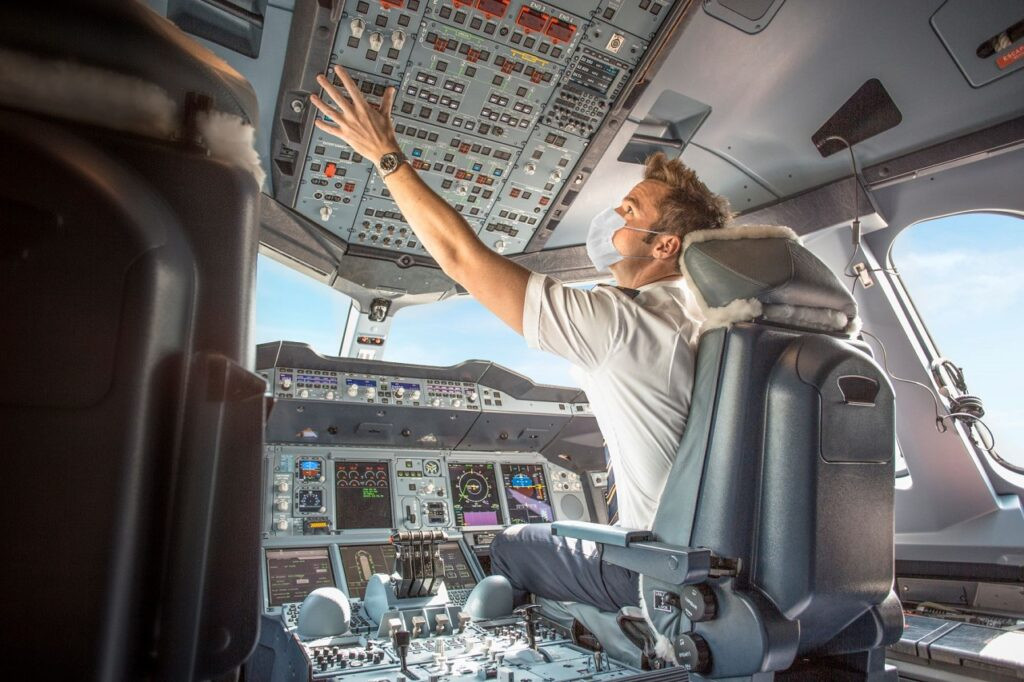 Pilot - Cockpit - Emirates Airline