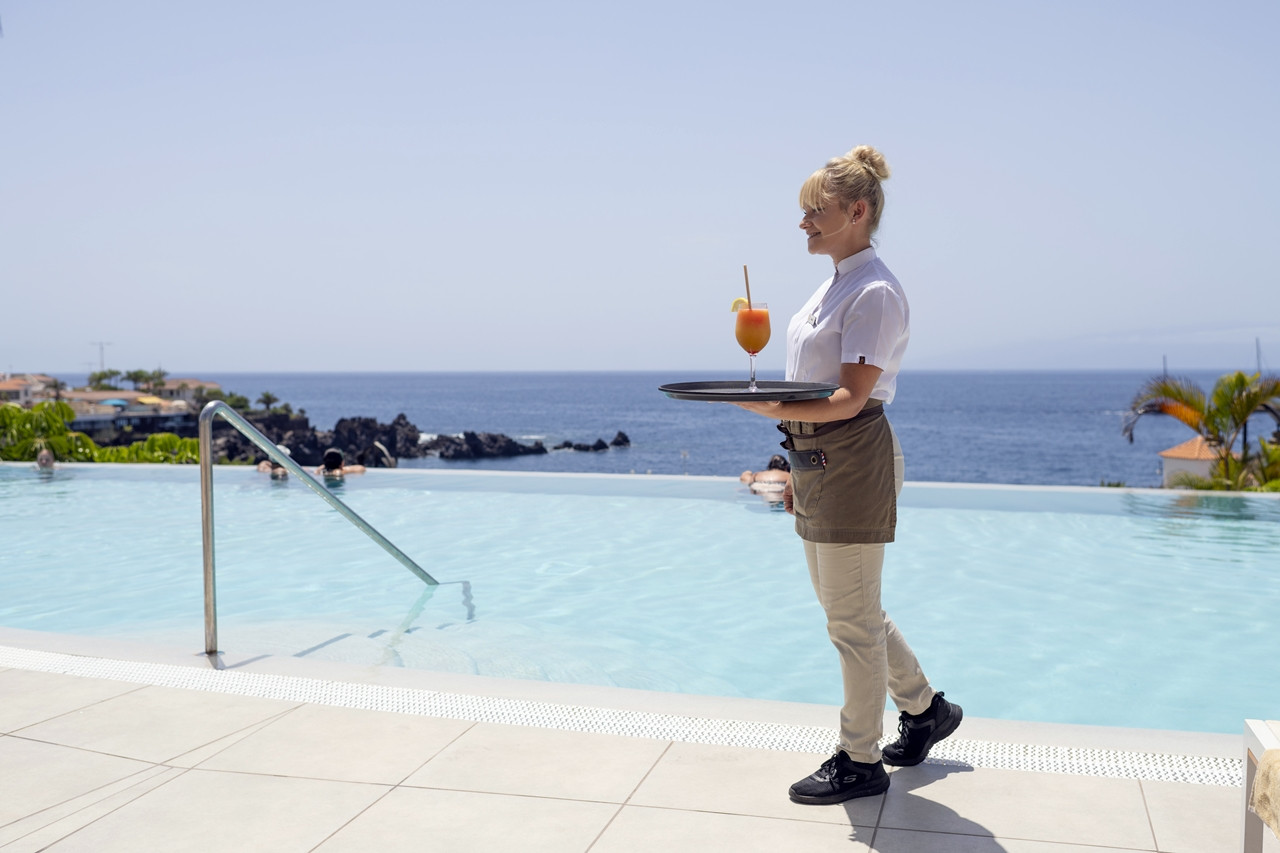 Servitør - Landmar Hotels - Tenerife - Kanariøyene