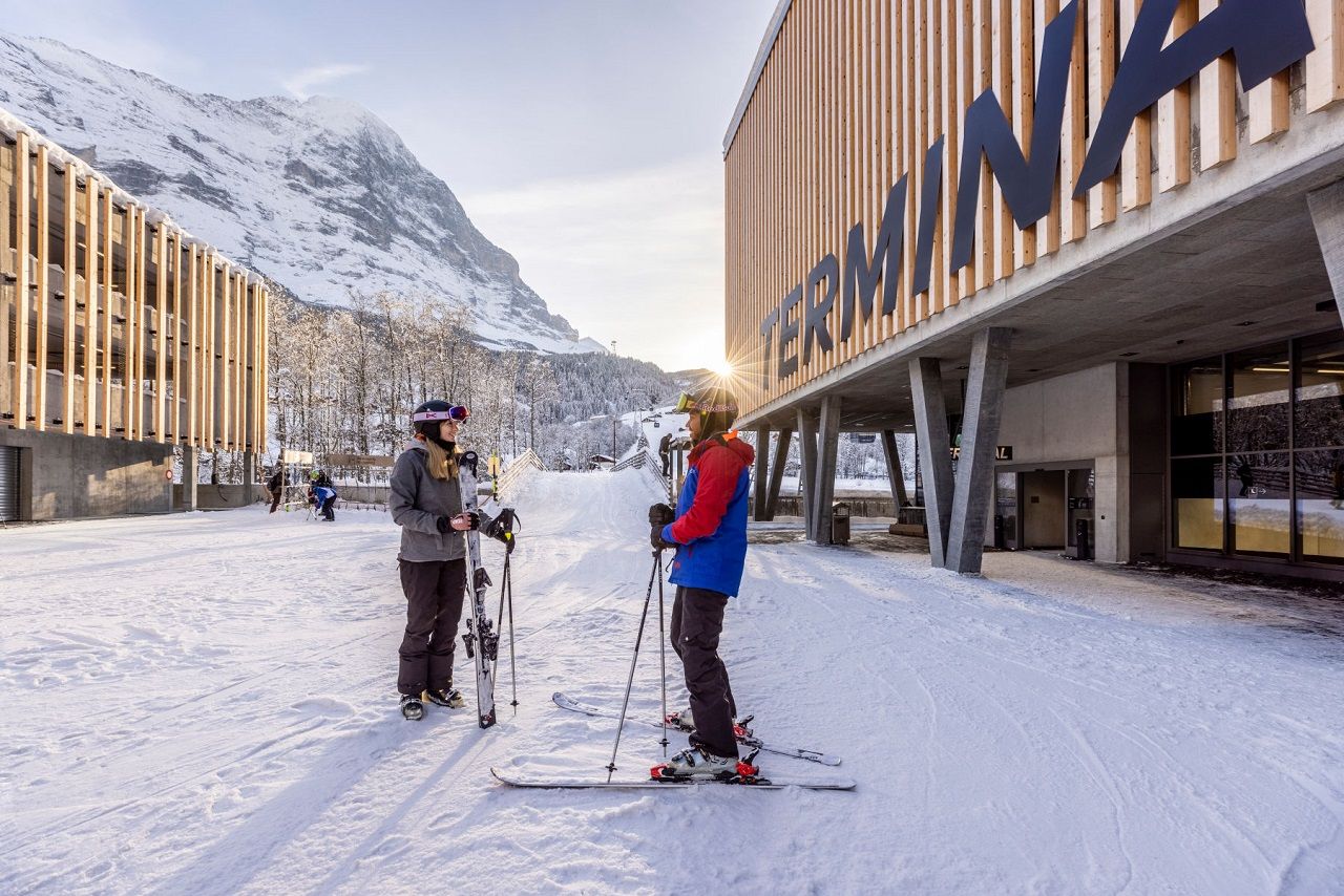 Skiløpere - Aftenstemning - Terminal - Eiger Express - Grindelwald - Sveits
