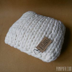 white-chunky-knit-merino-decorative-pillow-cuchion-panapufa-scandinavian-style-hygge-boho-interior-design-trends-2021