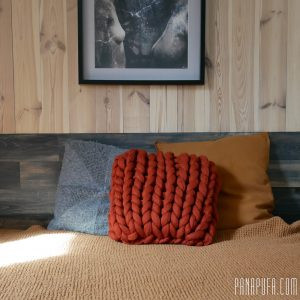 chunky-knit-merino-decorative-pillow-cuchion-panapufa-scandinavian-style-hygge-boho-interior-design-trends-2021-earth-colors-burnt-orange
