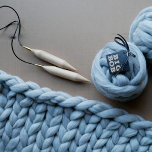 chunky-knit-merino-blanket-with-super-thick-knitting-needles