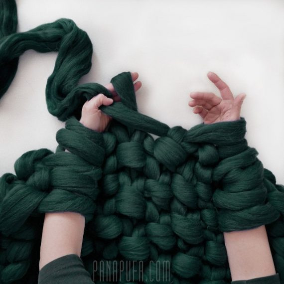 chunky-knit-yarn-merino-wool-arm-knitting-DIY-21