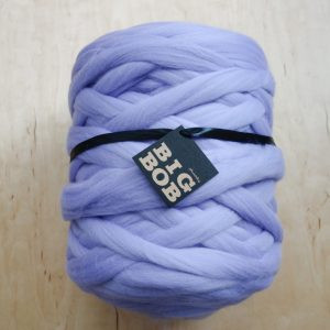 super-chunky-merino-yarn-extreme-arm-knitting-DIY-light-lilac-ultra-violet-color-trends-2021