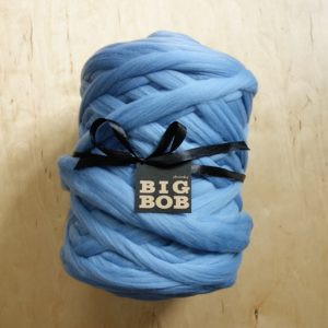 blue-super-chunky-merino-yarn-extreme-arm-knitting-DIY
