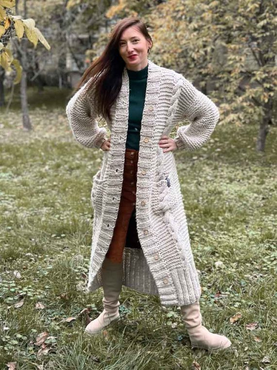 chunky-knit--oversize-bulky-wool-handknitted-alpaca-cardigan-coat-panapufa-luxurious-fashion-trends-wool-fetish-fricks-sustainable-slow-fashion-design