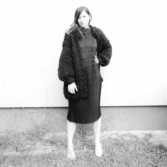 chunky-knit-organic-merino-short-melange-handmade-handknitted-giant-yarn-sweater-pullover-oversize-bulky-wool-jumper-cardigan