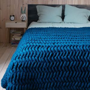 chunky-knit-merino-handmade-knit-blanket-knitted-throw-interior-for-luxury-interiors-boho-style-design-herringbone-pattern-diy-knit-kit-panapufa