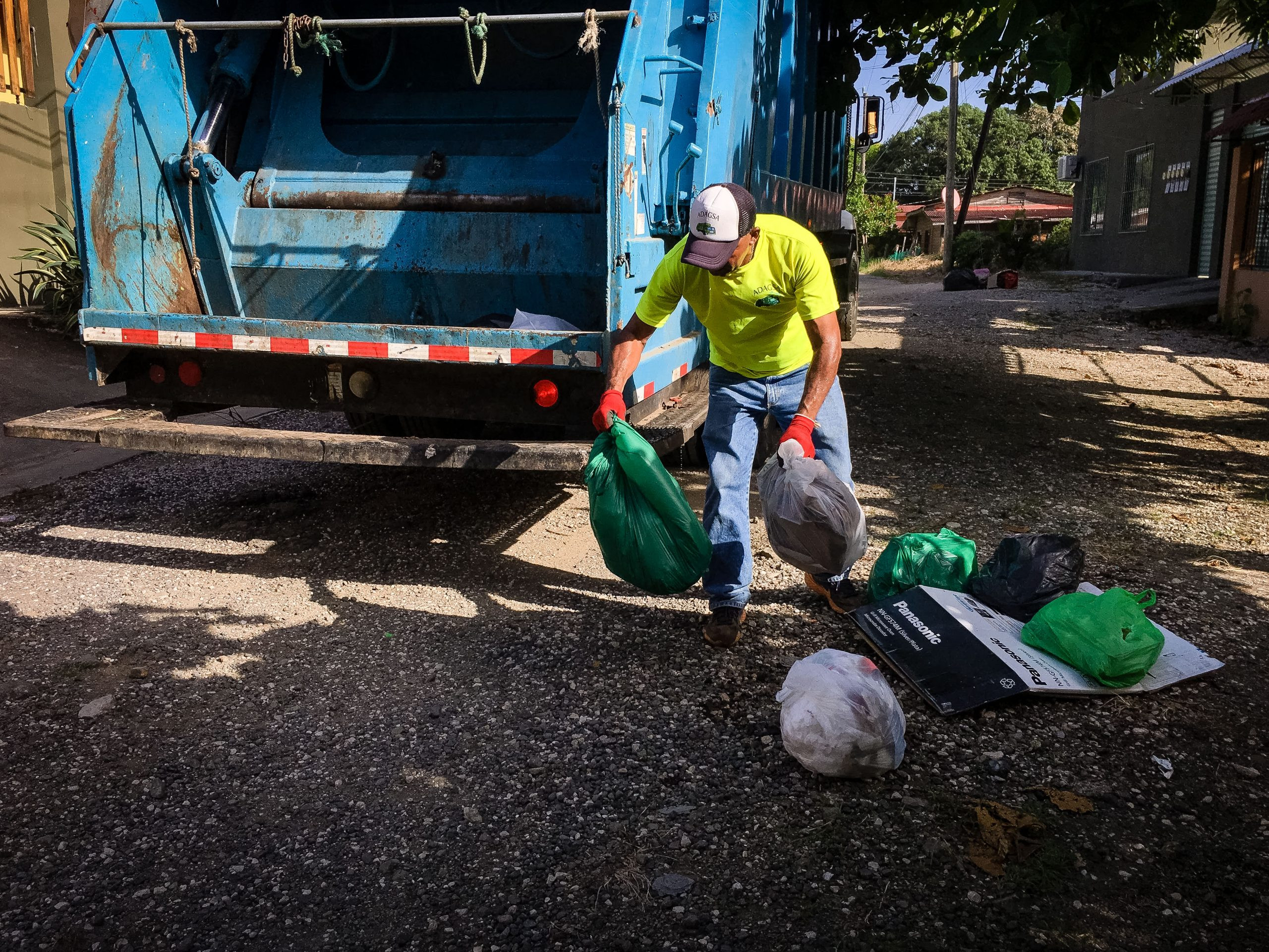 Explanatory: Can municipalities suspend garbage collection?